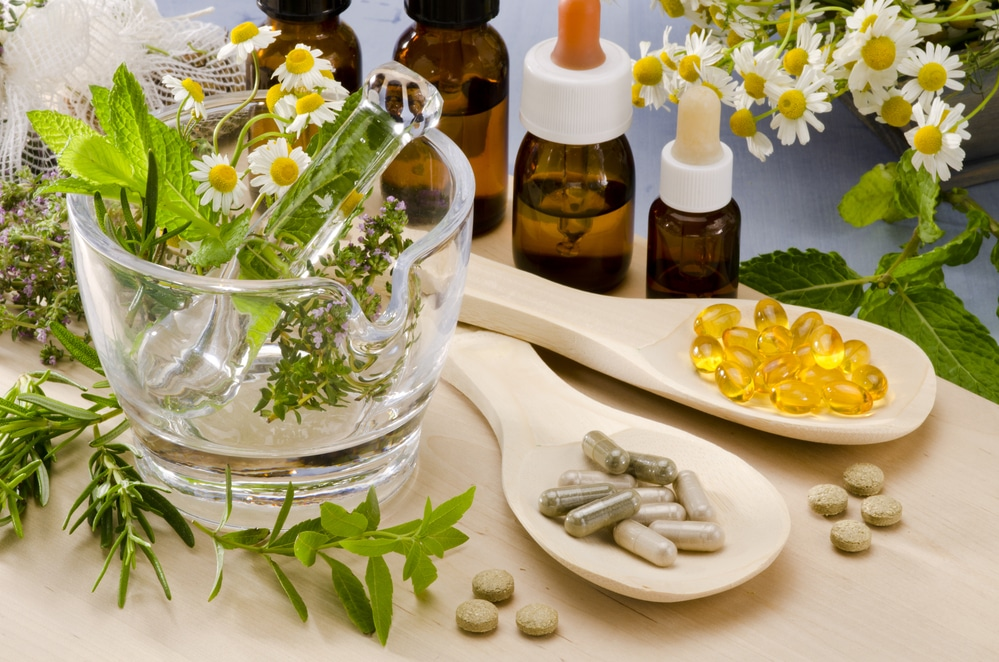 Holistic-vs-Integrative-Medicine-111